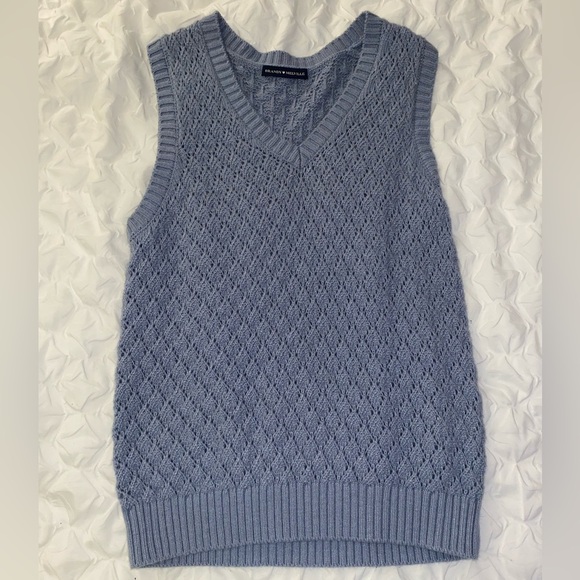 Brandy Melville sweatervest - Picture 3 of 6